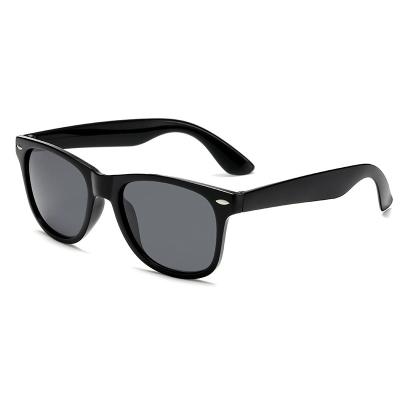 China Fashion Promotional Wholesale Plastic Sunglasses Frames Eyewear Polarized Sports Glass Men Sunglasses 2021 for sale