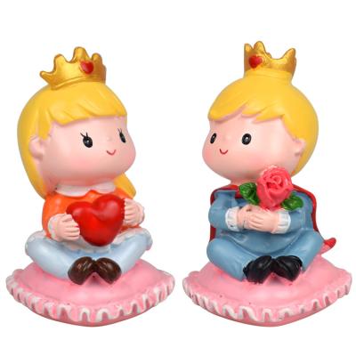 China Stunning Toys Little Prince and Princess Figure Cake Decoration Resin Wedding Birthday Party Decoration for sale