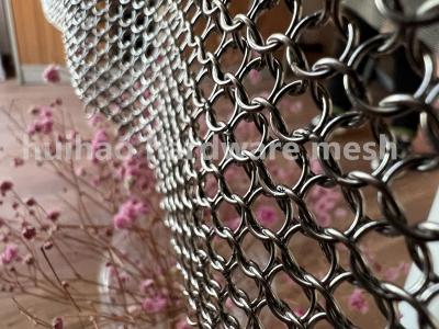 中国 銀は溶接されたChainmailのカーテン8mmの円形リング ステンレス鋼316に塗った 販売のため