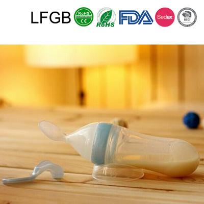 China BPA Free Inject Baby Food Dispensing Feeding Spoon / Teething Disposal Feeder Silicone Baby Training Spoon for sale