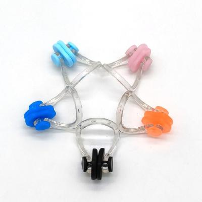 China Hot Sales Rubber 29*14mm Small All Kinds Of Colors Band Nose Pusher Clip For Bath for sale