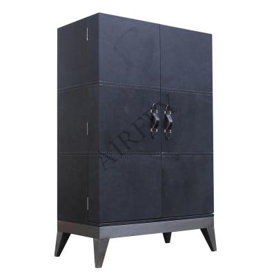 China Movable luxury romantic vintage leather wine cabinet for home villa clubhouse hotel bar winery dining room en venta