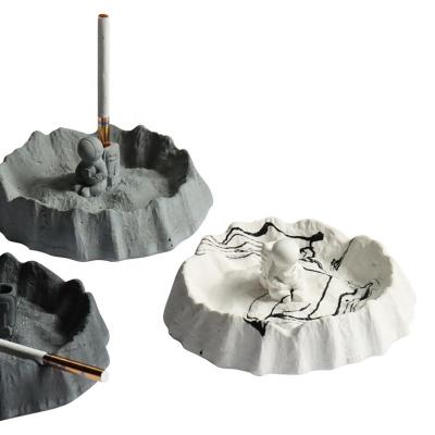 China New Arrival Cement Moon Outer Space Ashtray Home Decoration Smoking Smoking Rack for sale