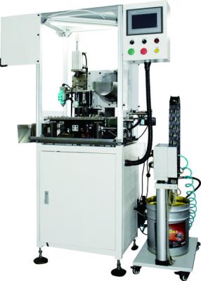 China Máquina de carga automática de oleoducto con ejector de aceite, máquina de alimentación de oleoducto para sello de aceite; en venta