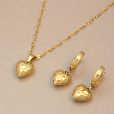 China BSWEET New Fashion Design Love Heart Jewelry Set Real 18k Gold Plated Stainless Steel Jewelry Fashion Women Jewelry Set for sale