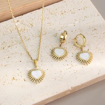 China BSWEET TRENDY New Design Heart Shape Stainless Steel Necklace 18k Gold Plated Real Gold Plated High Quality Hip Hop Women Jewelry Set for sale