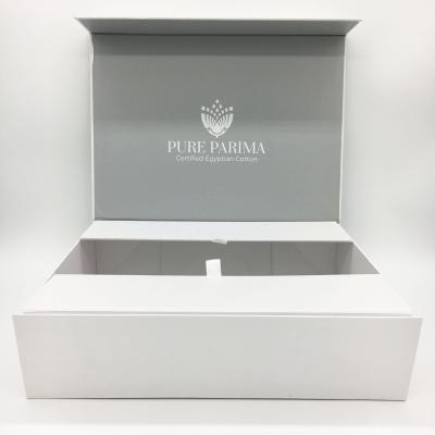 China Recyclable high quality foldable packaging box with magnetic and ribbon in china factory for sale