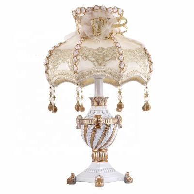 China EUROPEAN Luxury Modern Antique Electric Bedroom Resin Hotel Vintage Fancy Fancy Table Light Table Lamps With Shade for sale