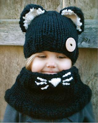 China COMMON Crochet Patterns Knitted Baby Earflap Beanie Hat And Scarf Set for sale