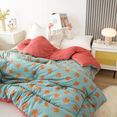 China Sustainable Bedding Print Casual Quilted Soft Touch Microfiber Dotted Back Kids Cover Cotton Quilted Comforter for sale