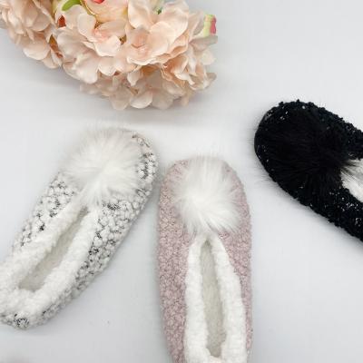 China Breathable Fuzzy Slipper Socks Warm Winter Floor Slipper Fuzzy Socks Custom Made for sale