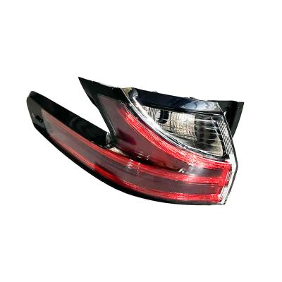 China Luz de cola Toyota Sienna a prueba de choques 2021-2023 lámpara de cola LED DRL señal de freno inversa en venta