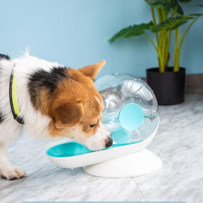 China Creative Pet 2.8L Automatic Feeder Waterer Snail Shaped Automatic Water Dispenser Large Capacity Drinking Water Dispenser For Dogs Cats for sale