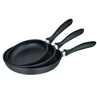 China 3pcs CLASSIC Cast Aluminum Non Stick Coated Egg Frying Pans Set With Bakelite Handle for sale