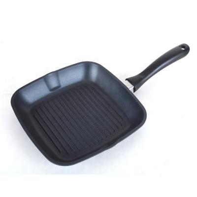 China Popular selling viable in 28cm UK non cast aluminum stick liner cookware omelet pans with induction for sale