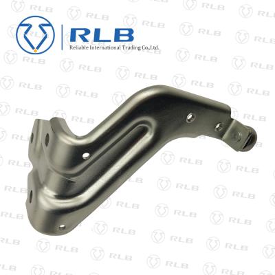 China Automobile Body Parts Car Auto Parts 82421-3XA0A RHD Lower Sliding Door Roller For E26 for sale