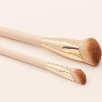 China Soft Comfortable Blush Hair Concealer Brush Well-designed Wooden Handle Brush Broom Brush Makeup for sale