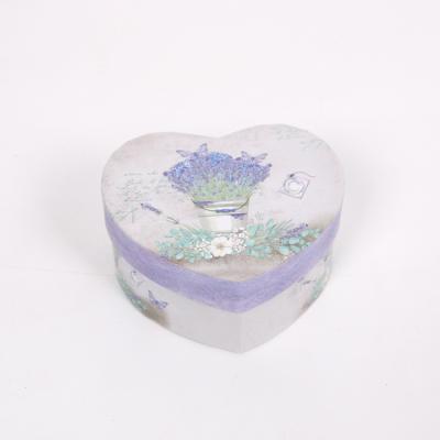 China S115 Handmade Gift Box Packing Heart Shape The Hat Boxes Small Volume for sale