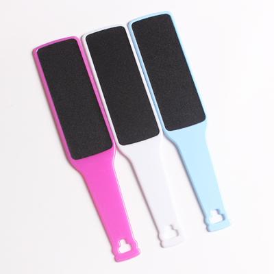 China Custom Logo Foot Folder Pedicure Tools Remove Callus Handle Durable Good Quality Plastic Foot Folder With Sandpaper for sale