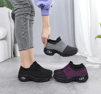 China 2020 HOT SALES Breathable SUMMER FLY TO KNIT AIR-SUSHION LIGHTWEIGHT WALKING SHOES for sale