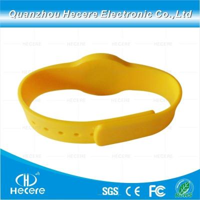 China                  Top Qualify 13.56MHz ISO14443A NFC Tag213 RFID Adjustable Silicone Wristband              for sale