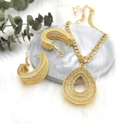 China Vintage Italian 18K Gold Plated Jewelry Brass Cutout Drop Earrings Set Dubai Women Gifts African Wedding Bridal Jewelry Set for sale