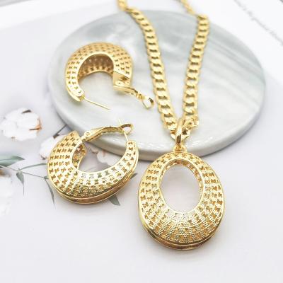 China Environmental friendly Ethiopian 18K Gold Plated Jewelry Brass Moon Pendant Earring Set Dubai Women Gifts African Wedding Bridal Jewelry Set for sale