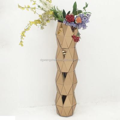 China Beautiful Tall Glass Handmade Decorative Flower Vase for sale