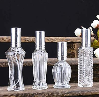 China Lead Free Clear Refillable Glass Perfume Bottles Atomizer Empty Perfume Spray Bottle For Wedding Gifts for sale