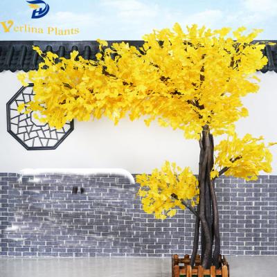 China Environmental Friendly Outdoor Artificia Fiberglass Yellow Leaves Decorative Fake Ginkgo Tree for sale