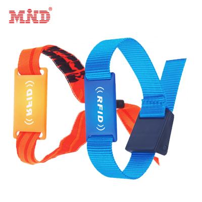 China Customized Waterproof Smart Waterproof / Waterproof Chip RFID Woven Wristband for sale