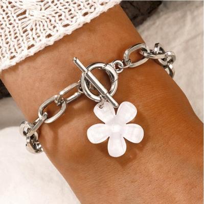 China New Fashion Trendy White Flower Pendant Bangle For Women Elegant Camellia Flowers Resin Bangle Jewelry Wholesale for sale