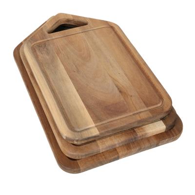 China Sustainable Bamboo Kitchen Utensils Bamboo Cooking Cutting Board With Handle for sale