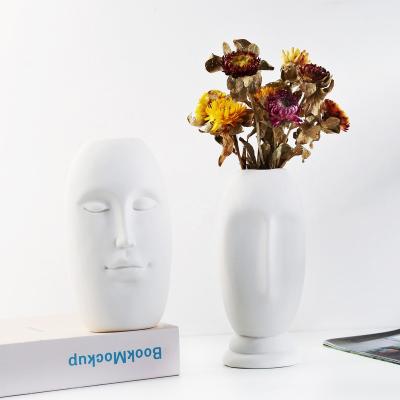 China (1300 Degrees) Hot Selling Modern White High Temperature Fired Small Face Shape Simple Matte Modern Ceramic Vases for sale