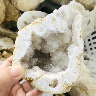 China China Wholesale Rough White Crystal Agate Cave Crystal Geode Group Agate Crystal Geode for sale