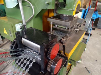 Chine Fil industriel de lame de rasoir faisant la machine, vitesse de rotation de machine de fabrication de fil 100 R/Min à vendre