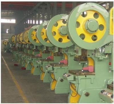 Chine Machine de barbelé de rasoir de structure compacte diamètre de bobine de 450 - de 980mm à vendre