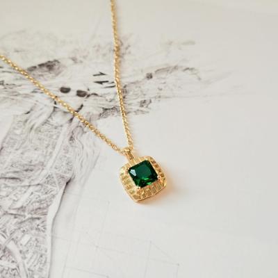 China Office / Quarry Green Stone Gold Plated Women Necklaces Jewelry Crystal Necklace for sale