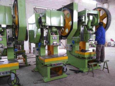 China Fixed Table Eccentric Press Machine 200 Ton With Advanced Hydraulic System for sale