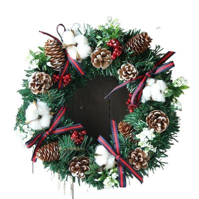 China Christmas Plastic Wreath Green Leaves Braid Berry Wreath for Front Door Christmas Decorations with Sprinkling Ornament for sale