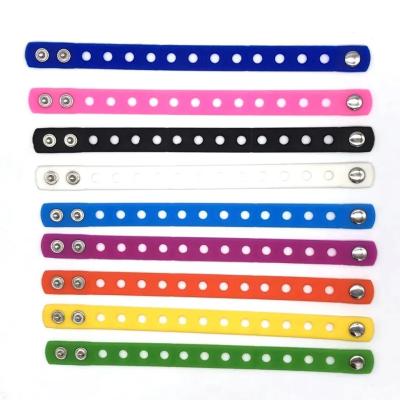 Chine Bracelet en silicone pour l' éducation bijoux de bébé pendentif mode style poignet jouet en caoutchouc doux cadeau pour enfants à vendre