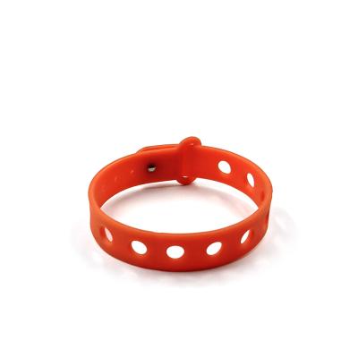 China Silicone Designer Pieces Charm Bracelet Chain Luxury Shoe Designer Collection for End for sale