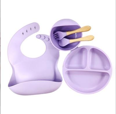 China 5pcs Eco-friendly Baby Feeding Set Silicone Sucção Bowls Placas Cucharão Forquilha Bib para Pequeninos à venda