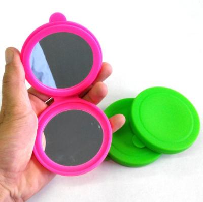 China Modern Round Silicone Glass Cosmetic Double Side Fold Portable Makeup Pocket Mirror for sale