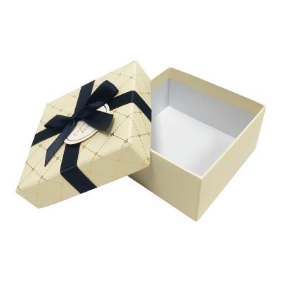 China Recycled Materials Free Design High End Custom Christmas Cover Square Gift Box With Ribbon For Clothes for sale