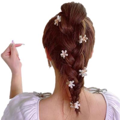 China Candy's Fashion 2020 Elegant Headdress Women Pearl Small Claw Hair Clip Girls Flower Hair Clips Pearl Hair Accessories for sale