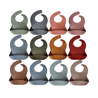 China 2021 viable hot selling popular soft bpa free silicone baby bib with crumb Cather for sale