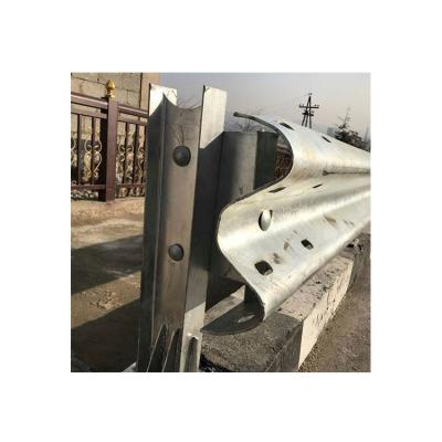 China Q235 Protect Highway Guardrail Beam Roadside Hot Dipped Galvanized Highway Guardrail for sale