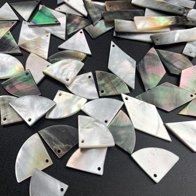 China Decorative Pendants Wholesale Natural Material Shell Pendant Black Mother Shell Pearl Necklace Jewelry DIY Accessories for sale