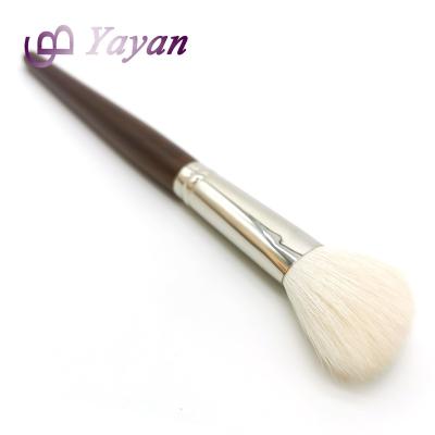 China Hot Selling Brown Face Makeup Liquid Makeup Angled Face Contour Brush For Lady Makeup for sale